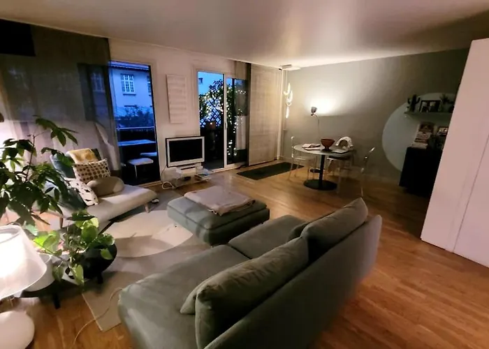 Lovely Artist Parijs